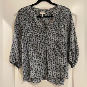 Joie Addie Geo Diamond Deep V
Blouse in Bright Green